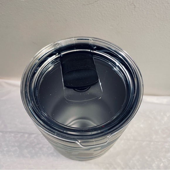 YETI Rambler 30 oz Tumbler With Magslider Lid -
RARE OG DUCK CAMO 1.0 - Picture 3 of 6